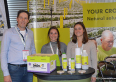 Arno Hellemons, Gaby van Kemenade en Eline Braet van Biobest hadden een uitstekende plek op de beurs, pal naast de ingang. En de ‘beestjes’, die zaten netjes in hun verpakking, want als de deur zo dichtbij is…